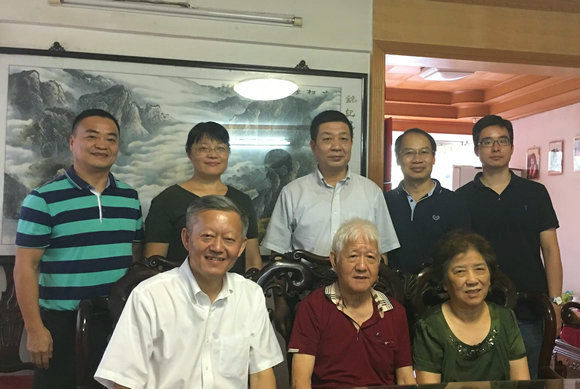 学校学院领导教师节走访慰问教师代表