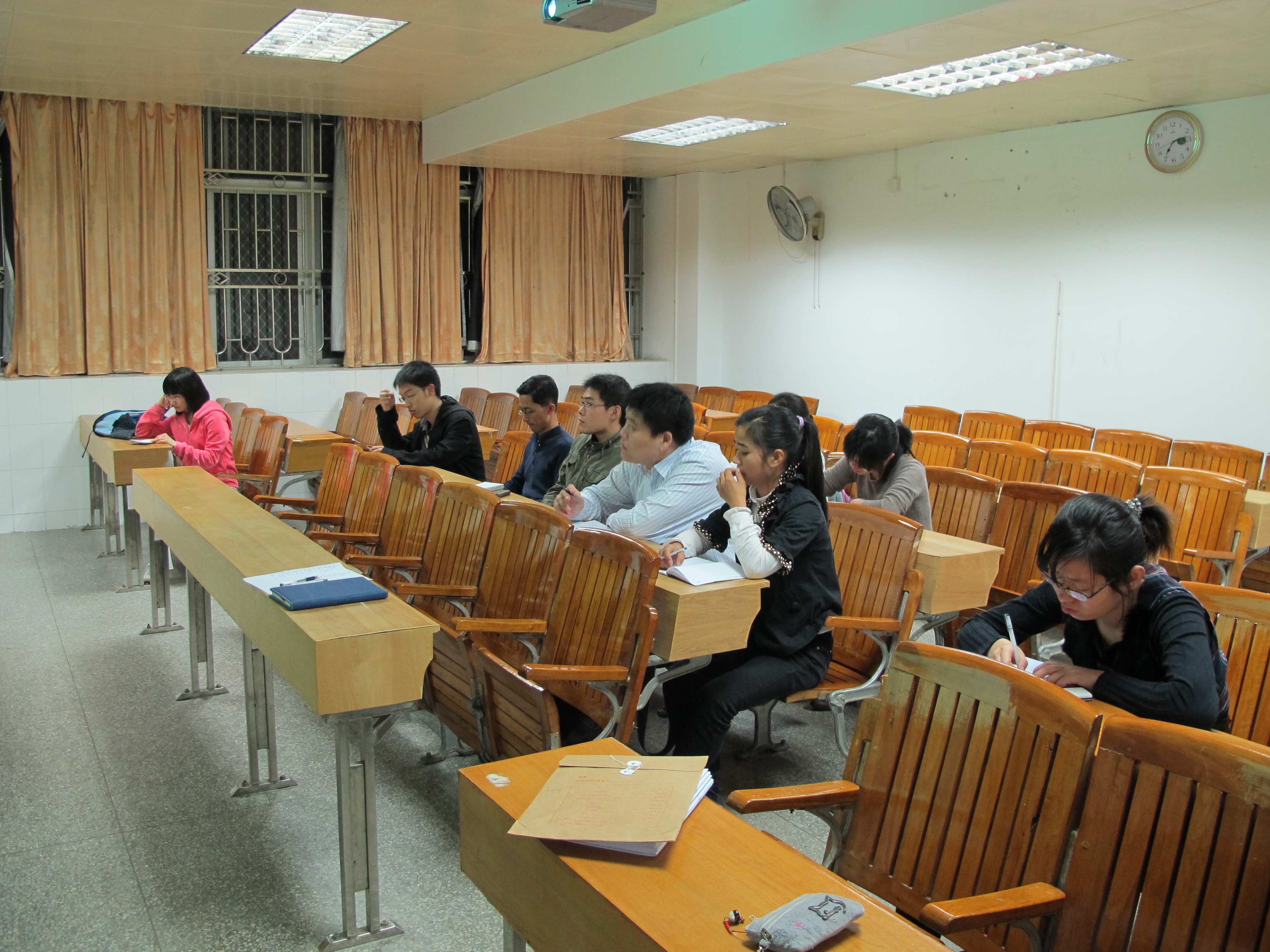 我院召开研究生党建工作培训会议