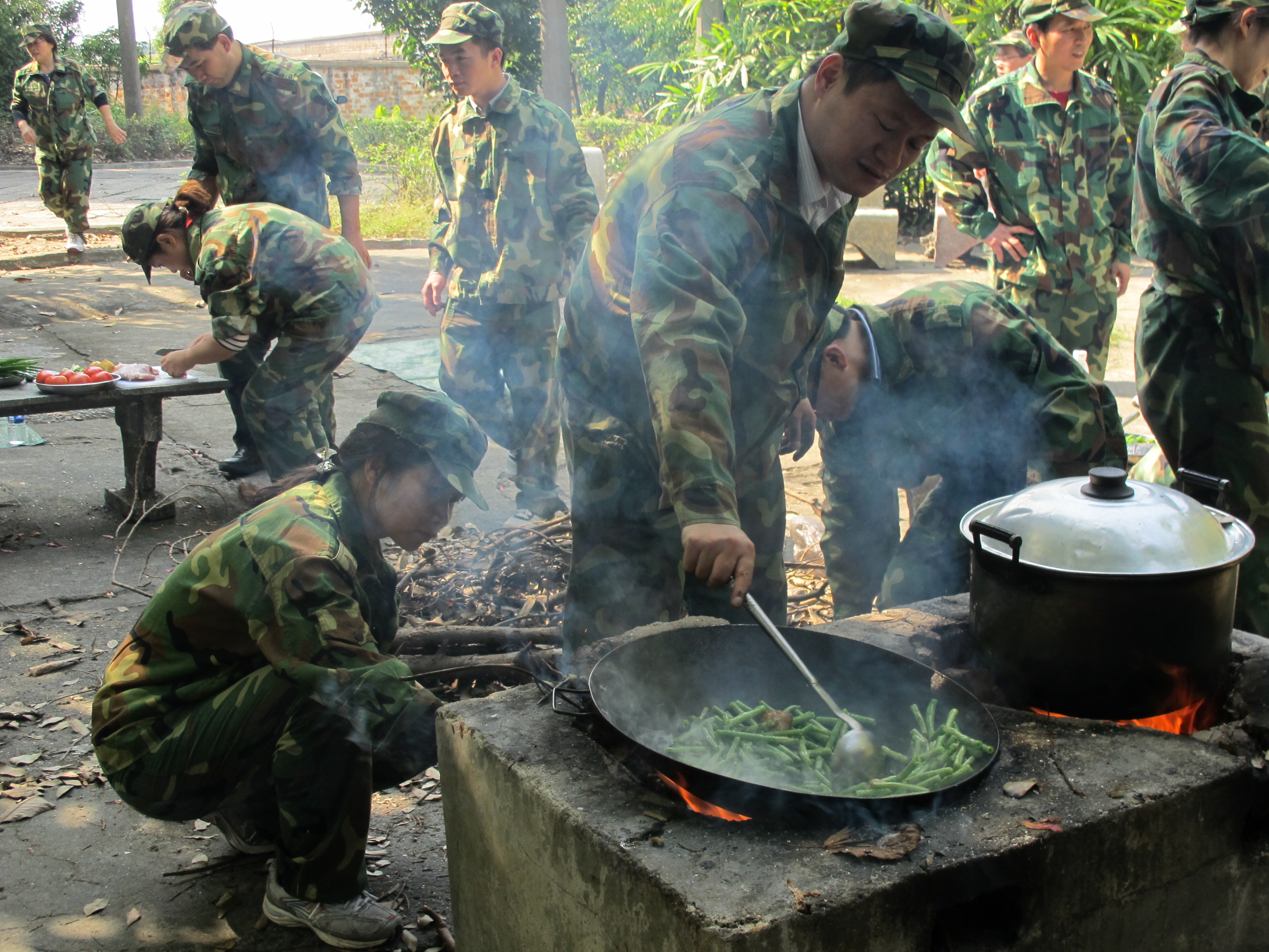 学院党委开展“创先争优，建一流学院”黄埔军校素质拓展活动