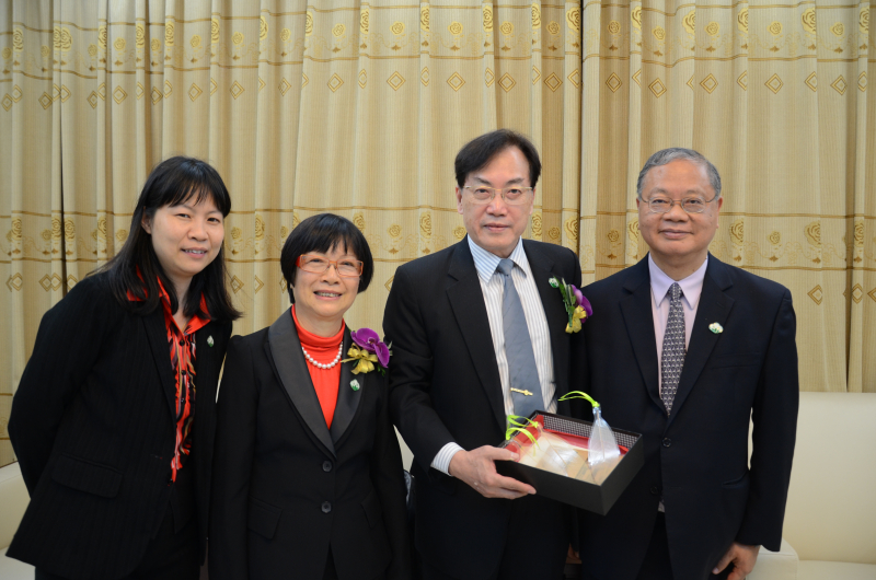 William希尔物理科学与工程技术学院、化学与化学工程学院2012学年度“芙兰励教奖学金”颁奖典礼 顺利举行 