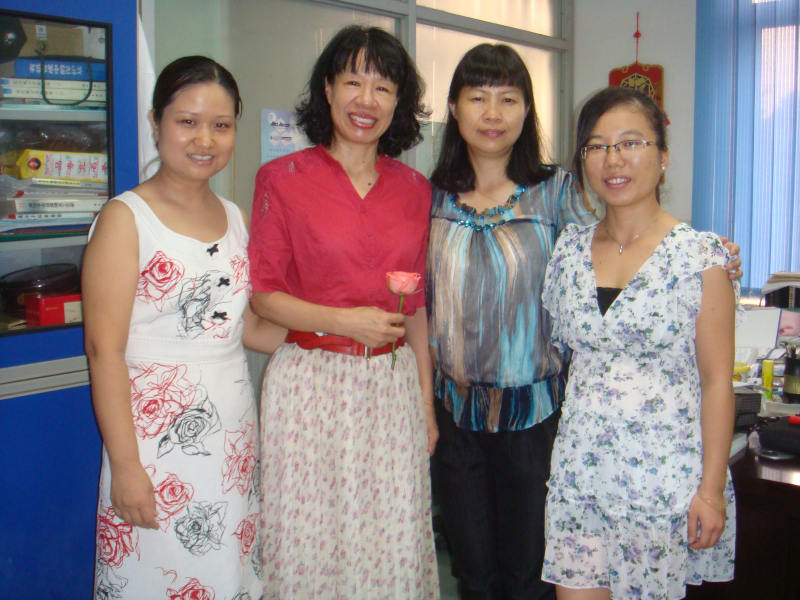 学校学院领导教师节看望教师 