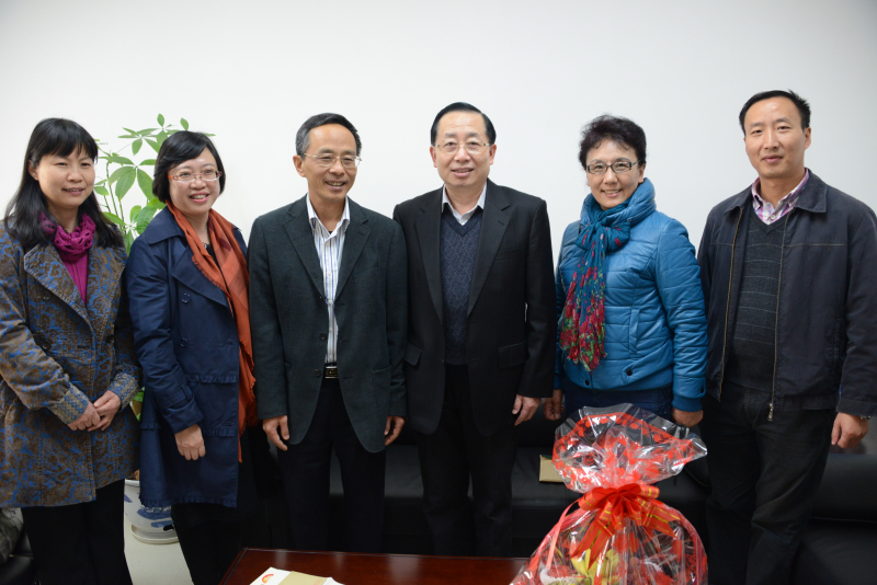 校领导看望慰问我院院士 