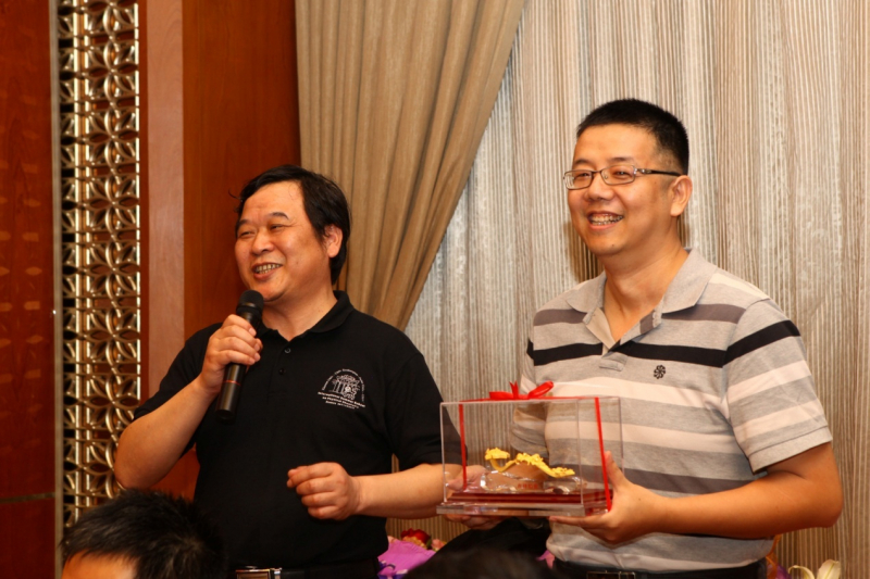 师生共庆计亮年院士八十华诞 