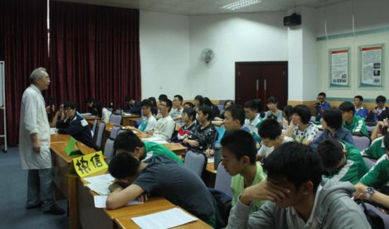 化团锦簇，论学逸仙——化学与化学工程学院2013年化学科技文化节圆满闭幕 