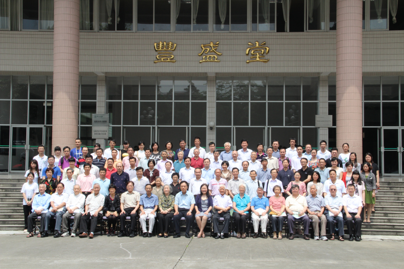 化学与化学工程学院第一届校友理事会第四次理事大会暨捐赠墙揭幕仪式顺利召开 