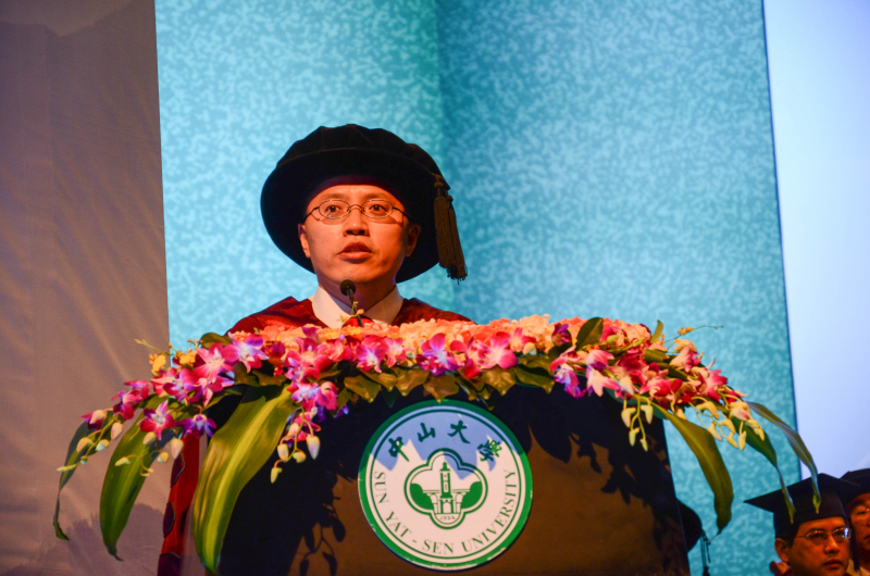 我院2013届毕业生学位授予仪式顺利举行 