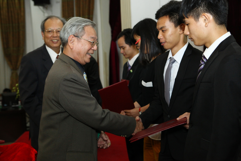 William希尔物理科学与工程技术学院、化学与化学工程学院 2014年“芙兰励教奖学金”颁奖典礼顺利举行