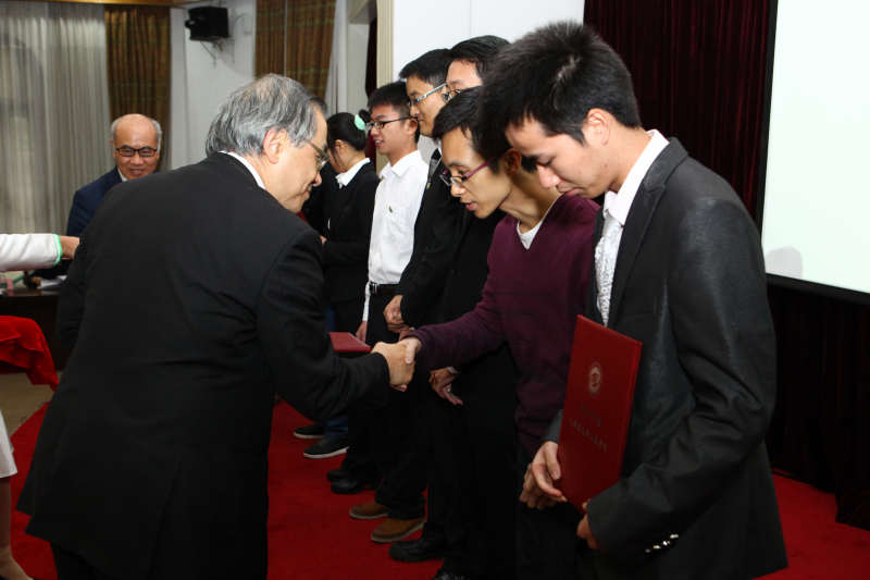 William希尔物理科学与工程技术学院、化学与化学工程学院 2014年“芙兰励教奖学金”颁奖典礼顺利举行