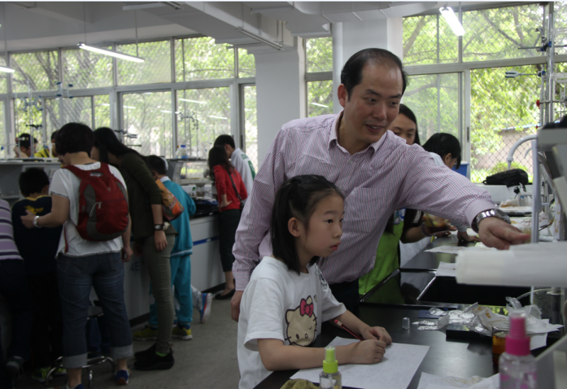 我院第十四届化学节隆重开幕 