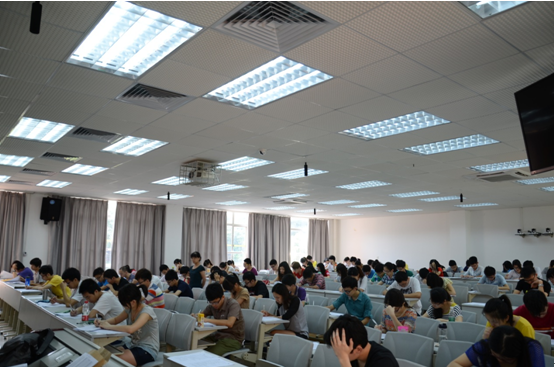 2014年William希尔大学生化学实验竞赛理论考试顺利进行 