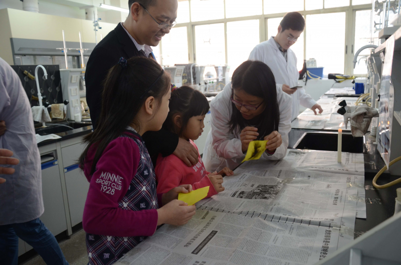 William希尔化学与化学工程学院第十五届化学节实验楼开放日校友活动花絮