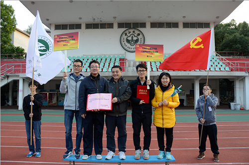 化学与化学工程学院党委举行“团结一致向前进”主题党日活动