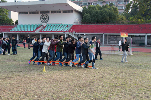 化学与化学工程学院党委举行“团结一致向前进”主题党日活动