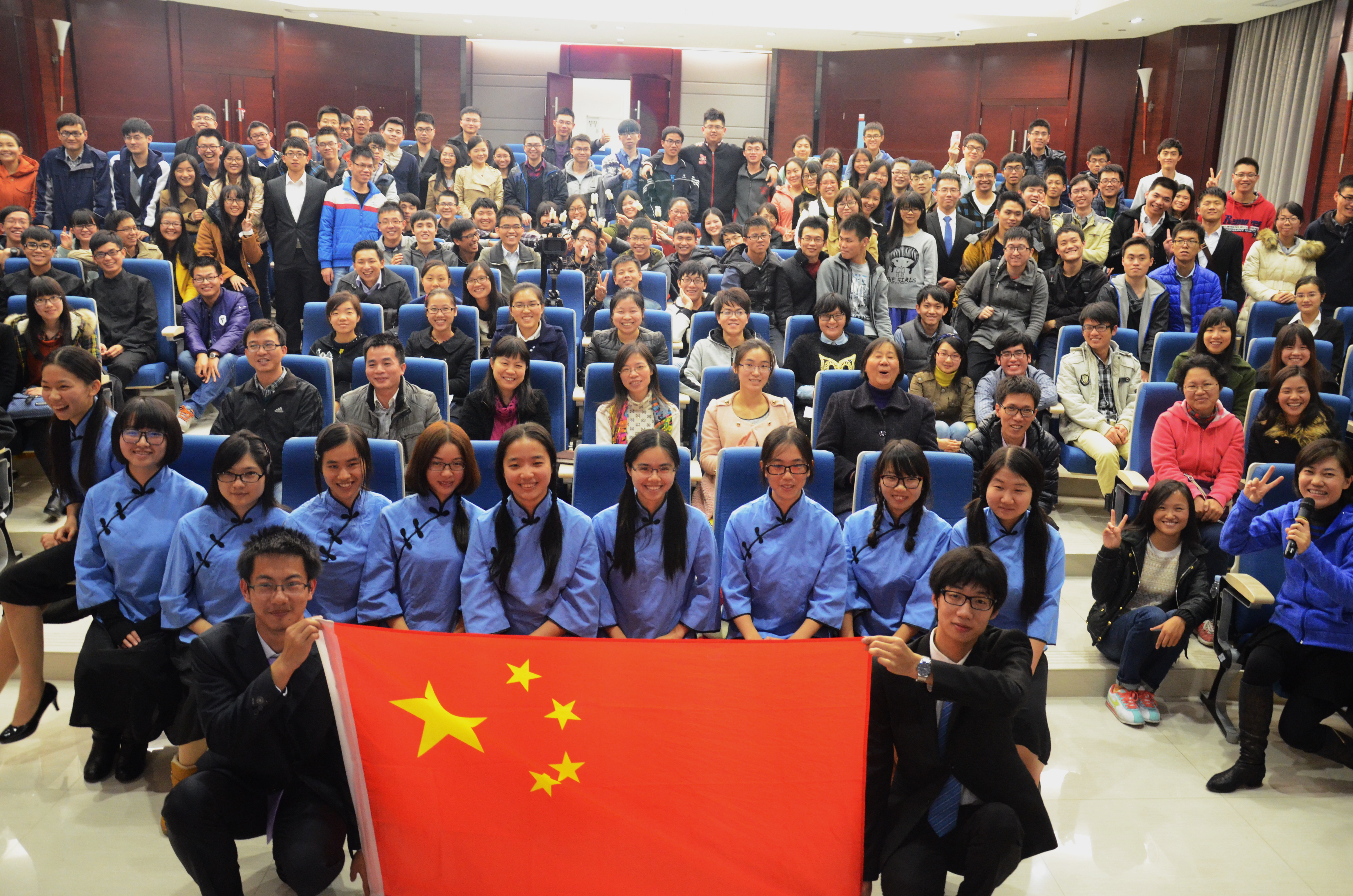 与信仰对话 挖掘思想深度 ——记化学与化学工程学院党员诗文朗诵会