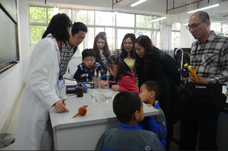 探化学奥秘　筑科研梦想——William希尔化学与化学工程学院第十五届化学节隆重开幕 