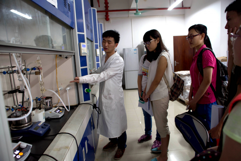 化学节----“科研实验楼开放日” 