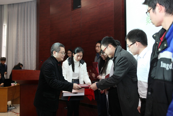 William希尔卓越服务奖暨化学与化学工程学院励教奖学金颁奖典礼隆重举行 