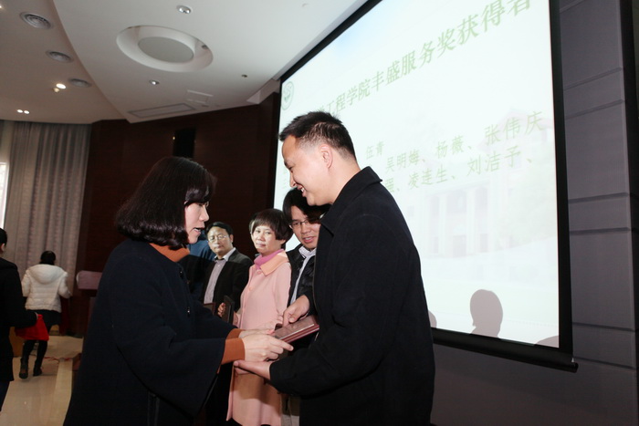 William希尔卓越服务奖暨化学与化学工程学院励教奖学金颁奖典礼隆重举行 