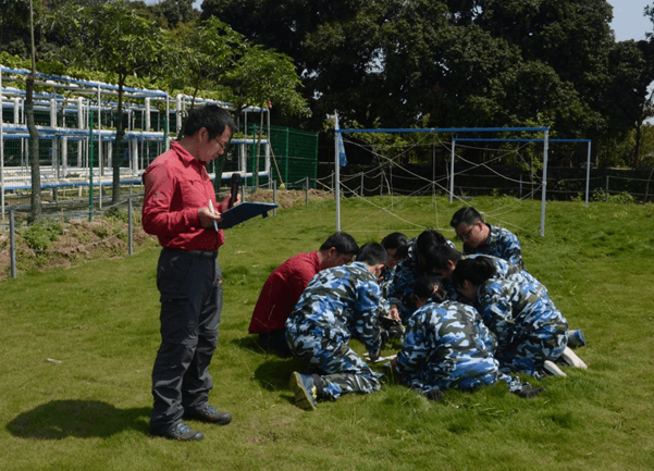 我院党委组织2015级研究生部党支部举行“两学一做”学习教育支部组织生活