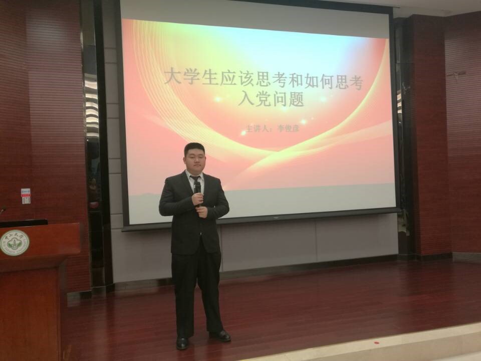 williamhill中国以“两学一做”活动为契机 完善新生党员教育工作