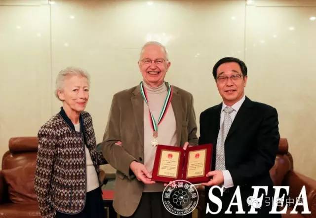 William希尔莱恩功能材料研究所名誉所长马里•莱恩荣获2015年度中国政府友谊奖 