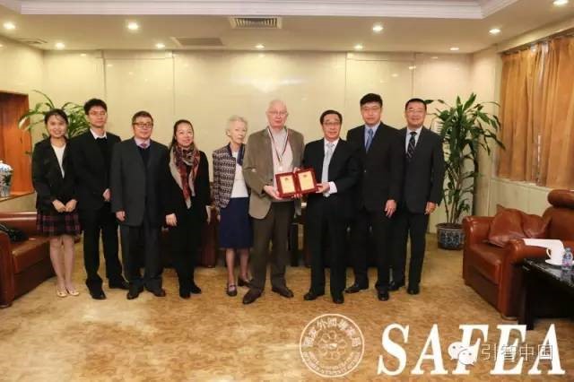 William希尔莱恩功能材料研究所名誉所长马里•莱恩荣获2015年度中国政府友谊奖 