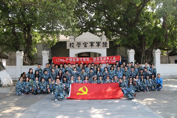 williamhill中国以“两学一做”活动为契机完善新生党员教育工作