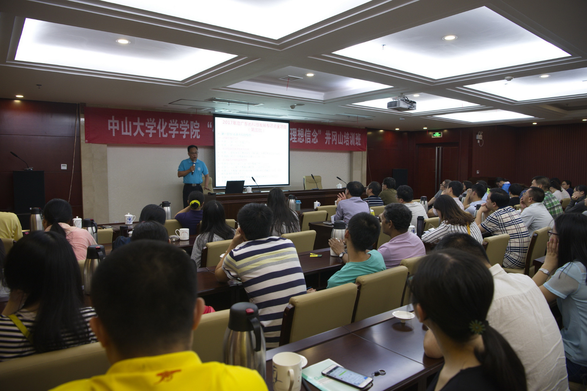 传承红色基因 坚定理想信念