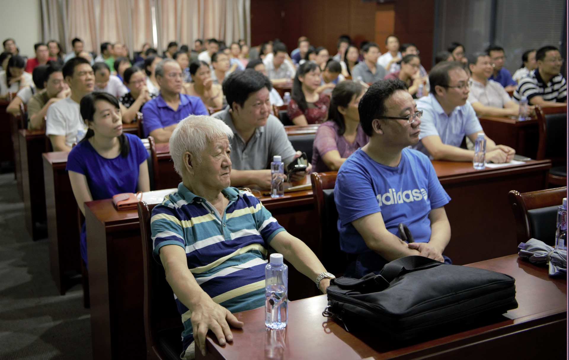 williamhill中国召开教工党员大会传达中央巡视组专项巡视反馈意见并宣传学习黄大年同志先进事迹