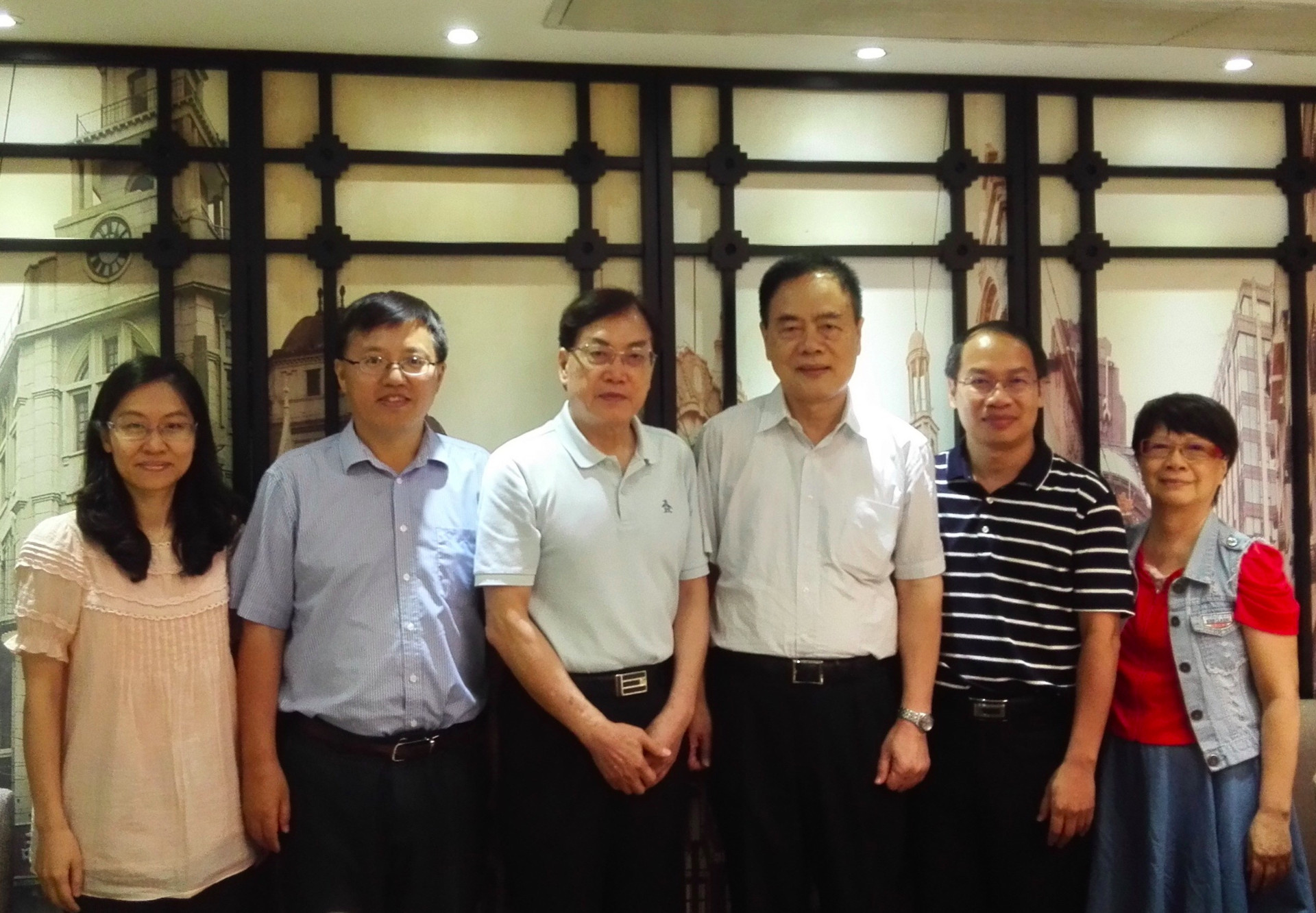 学院校友会赴港探访陈运河刘俢婉校友伉俪 