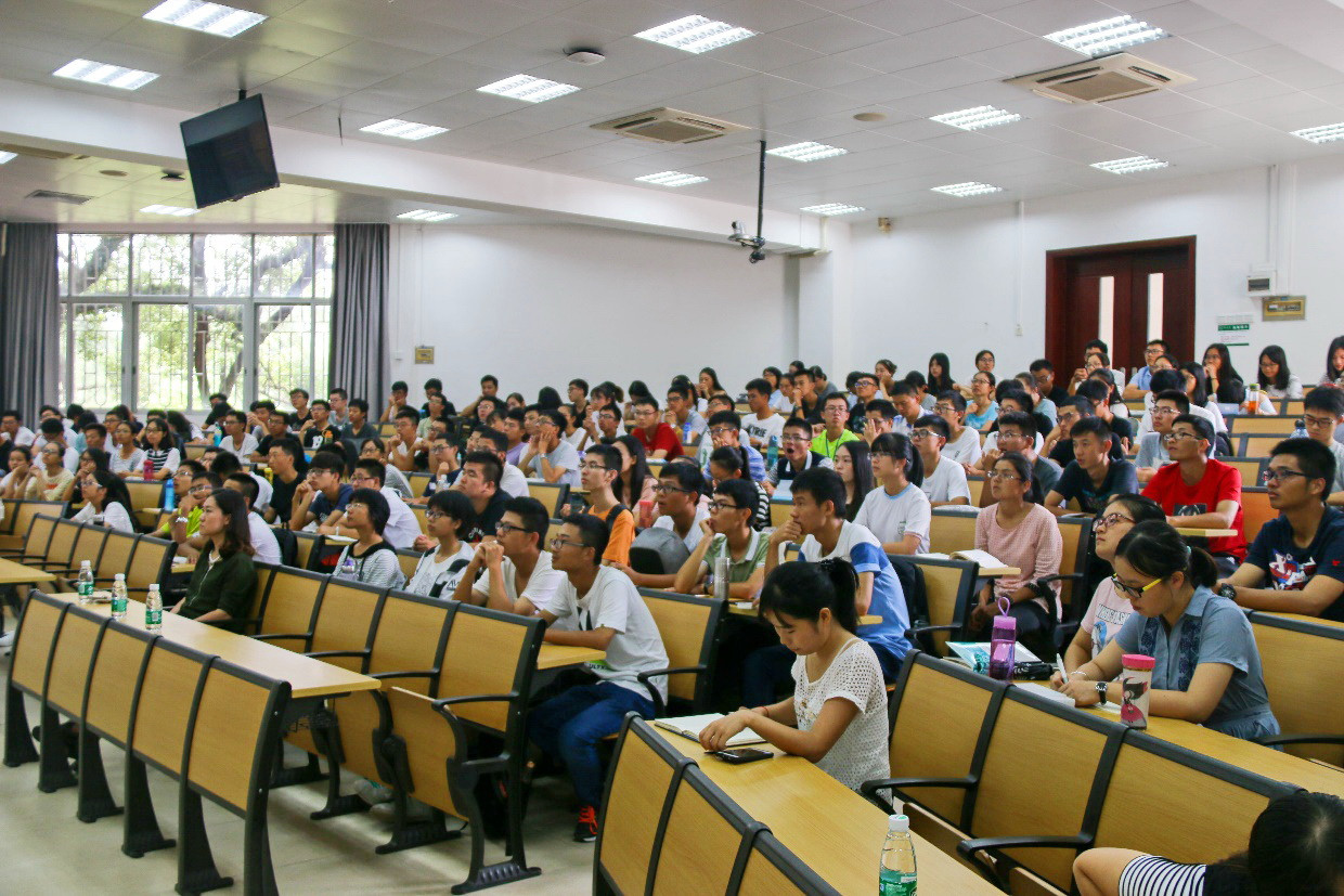 设备与实验室管理处来我院开展新生实验室安全教育培训 